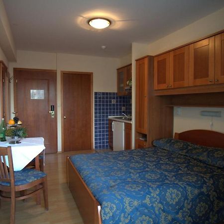 ApartHotel Bijeli Delfin Biograd Na Moru Buitenkant foto