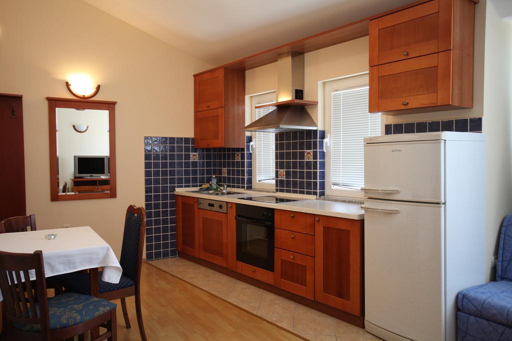 ApartHotel Bijeli Delfin Biograd Na Moru Kamer foto