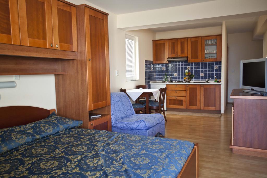 ApartHotel Bijeli Delfin Biograd Na Moru Kamer foto