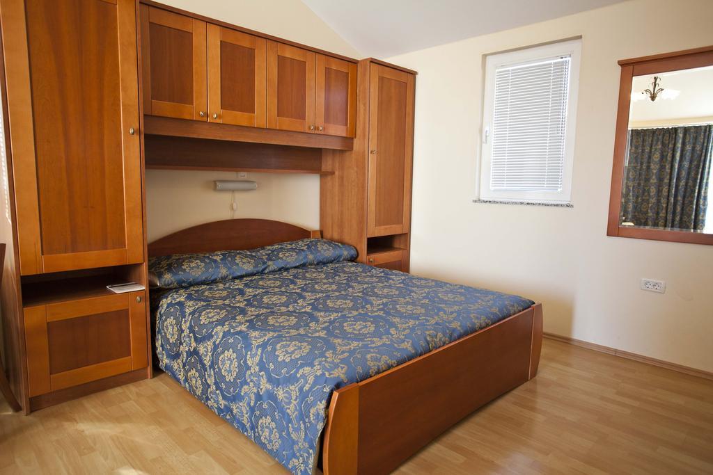 ApartHotel Bijeli Delfin Biograd Na Moru Buitenkant foto