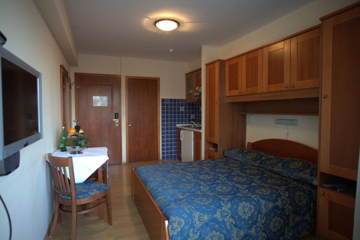 ApartHotel Bijeli Delfin Biograd Na Moru Buitenkant foto